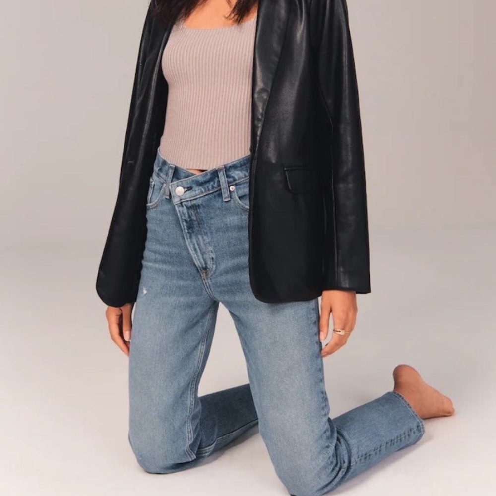 Abercrombie & Fitch Ultra High Rise 90s Straight Jean